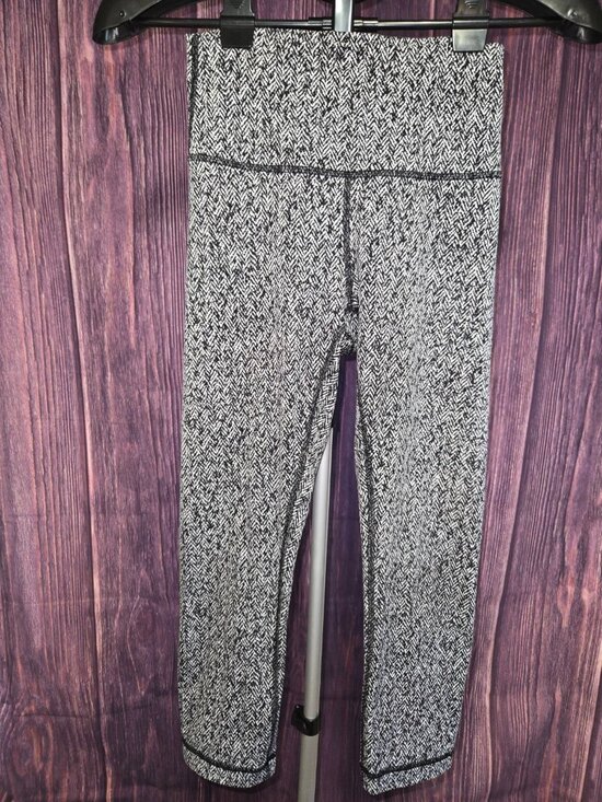 Lululemon Pants - Lululemon Black White Patterned Leggings Size 6 High Rise Textured Yoga Athletic